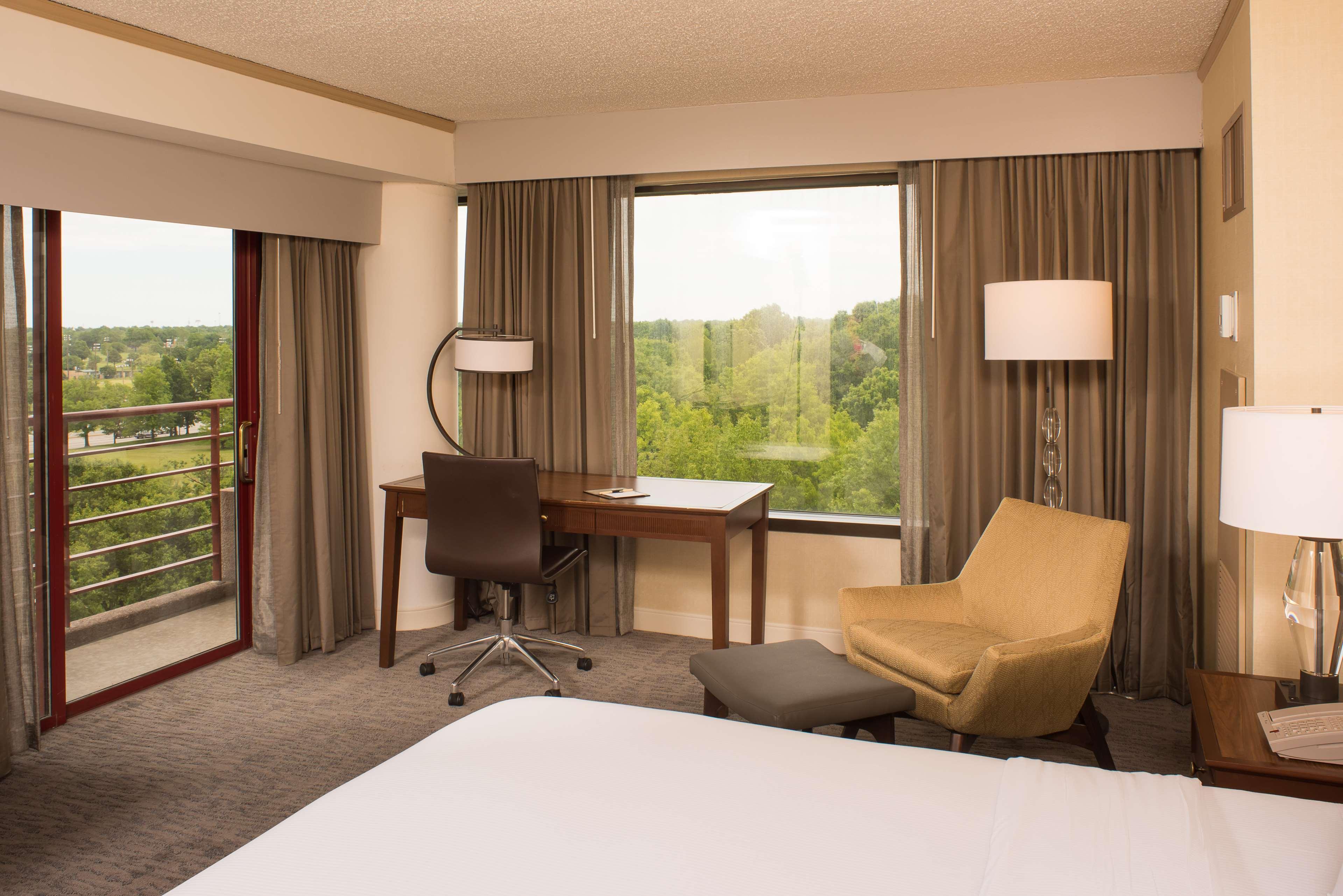 Doubletree By Hilton Tulsa At Warren Place Exterior foto