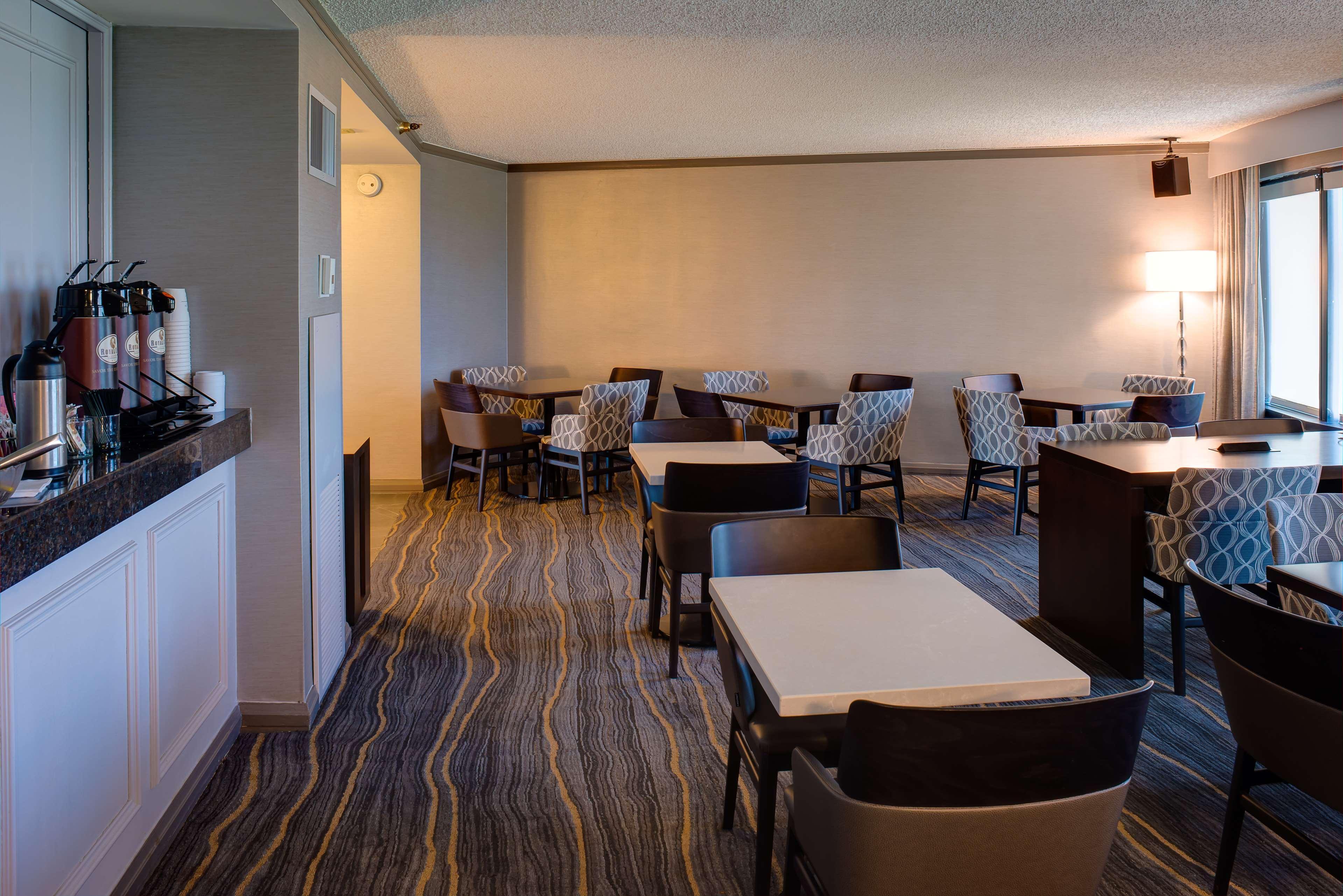 Doubletree By Hilton Tulsa At Warren Place Exterior foto