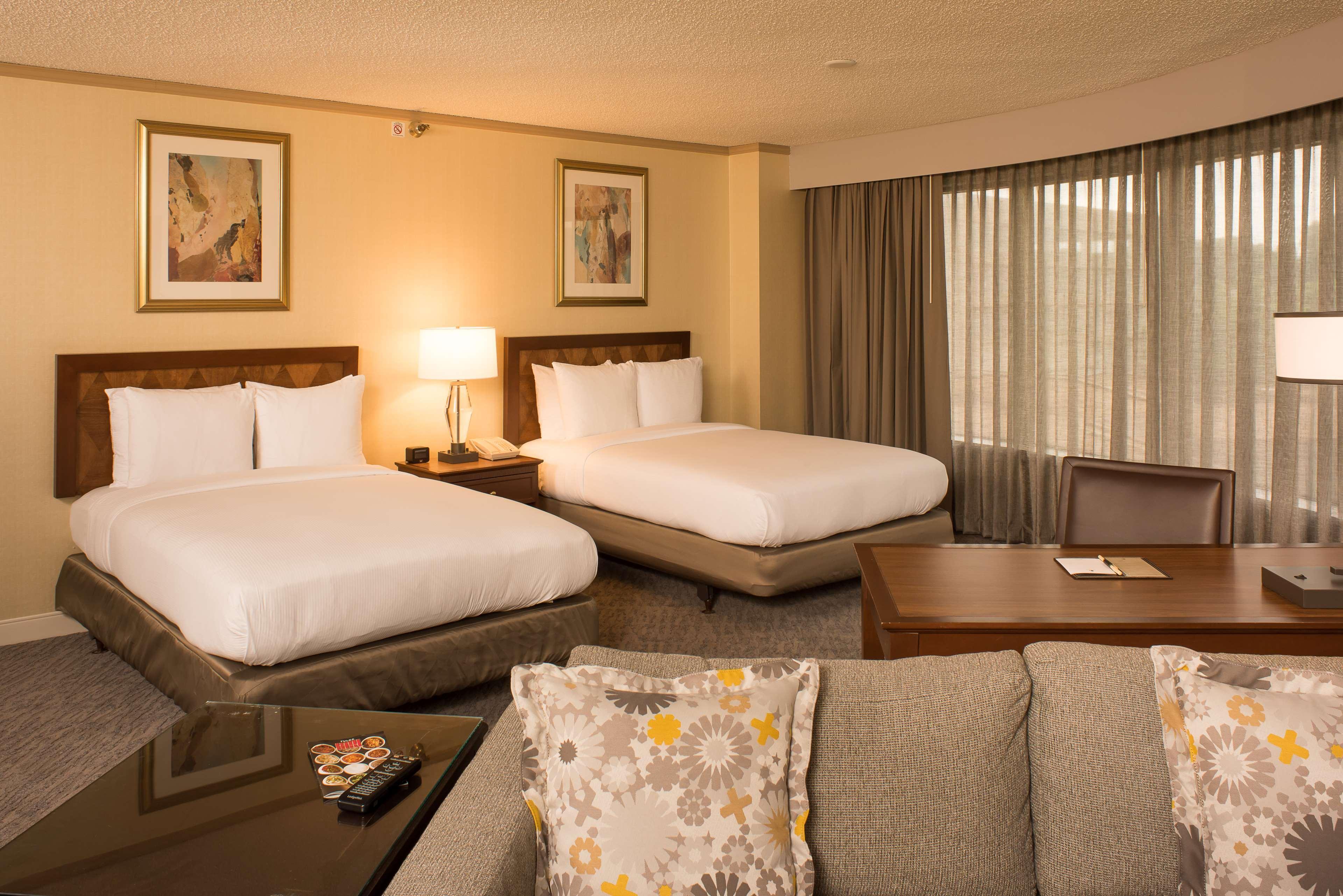 Doubletree By Hilton Tulsa At Warren Place Exterior foto