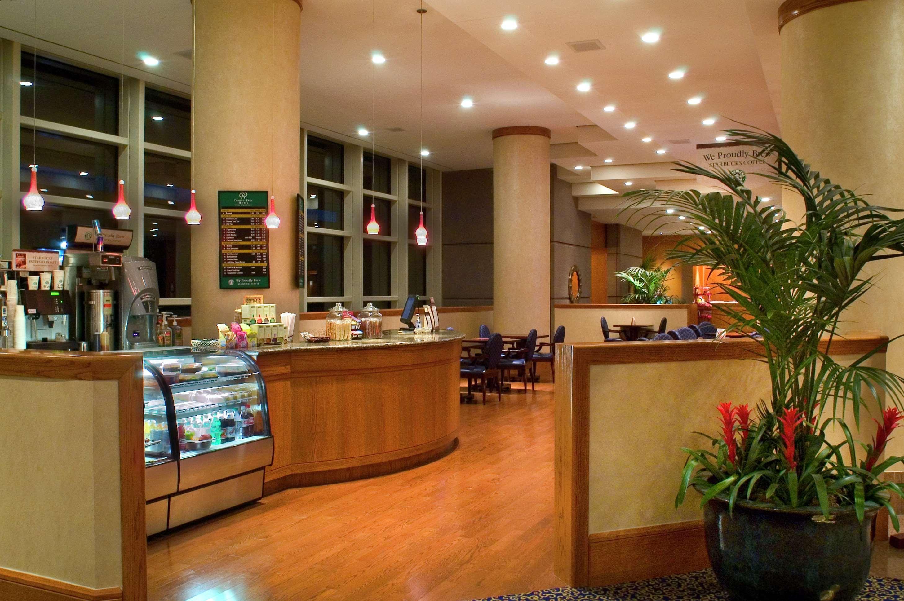 Doubletree By Hilton Tulsa At Warren Place Exterior foto