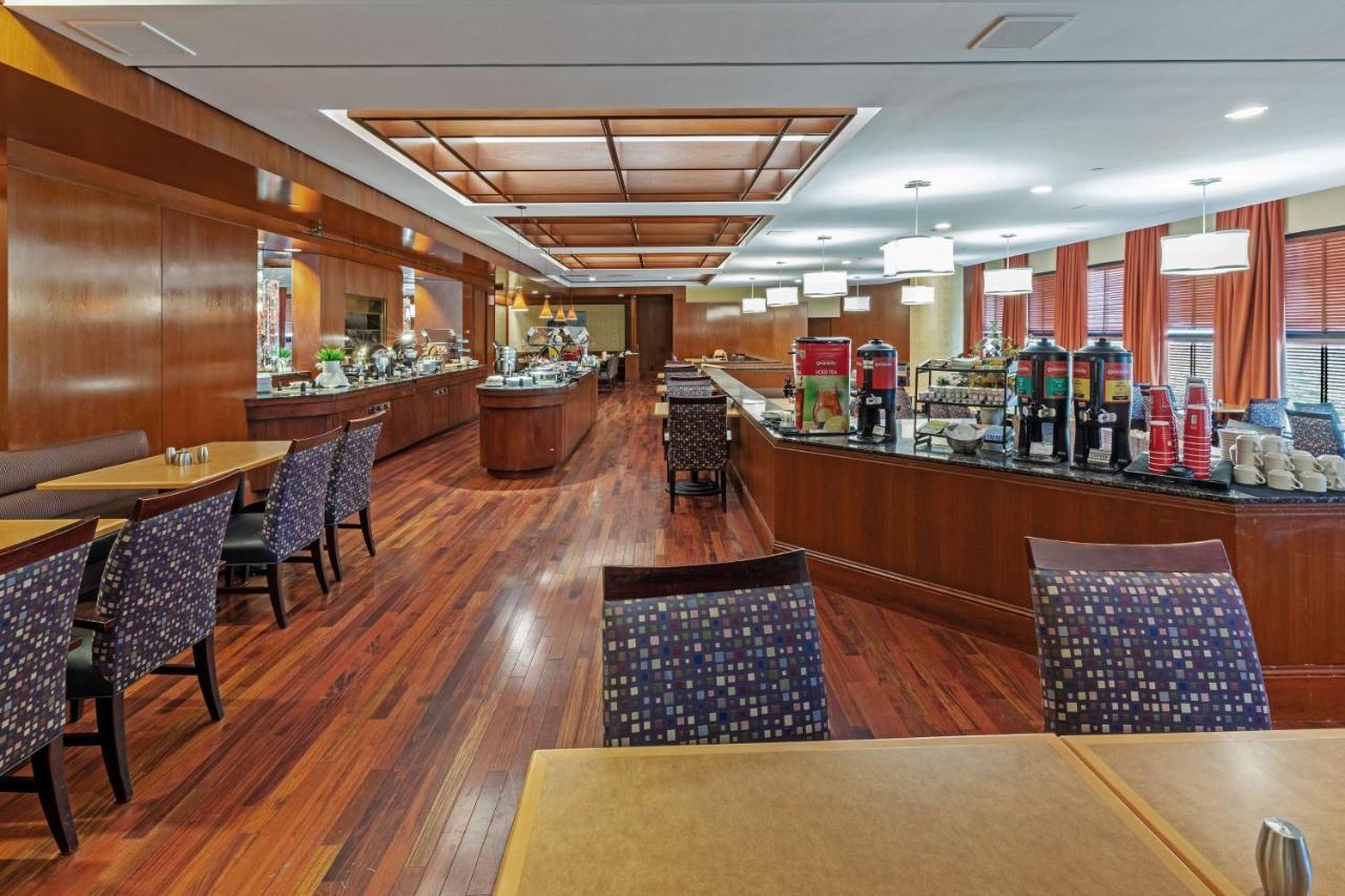 Doubletree By Hilton Tulsa At Warren Place Exterior foto