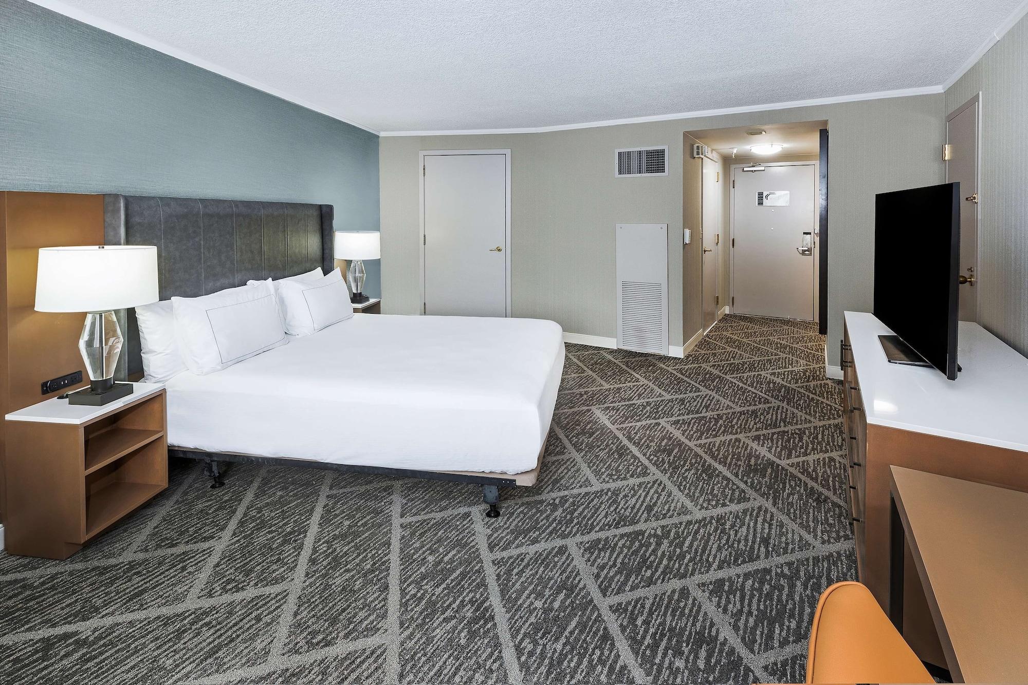 Doubletree By Hilton Tulsa At Warren Place Exterior foto