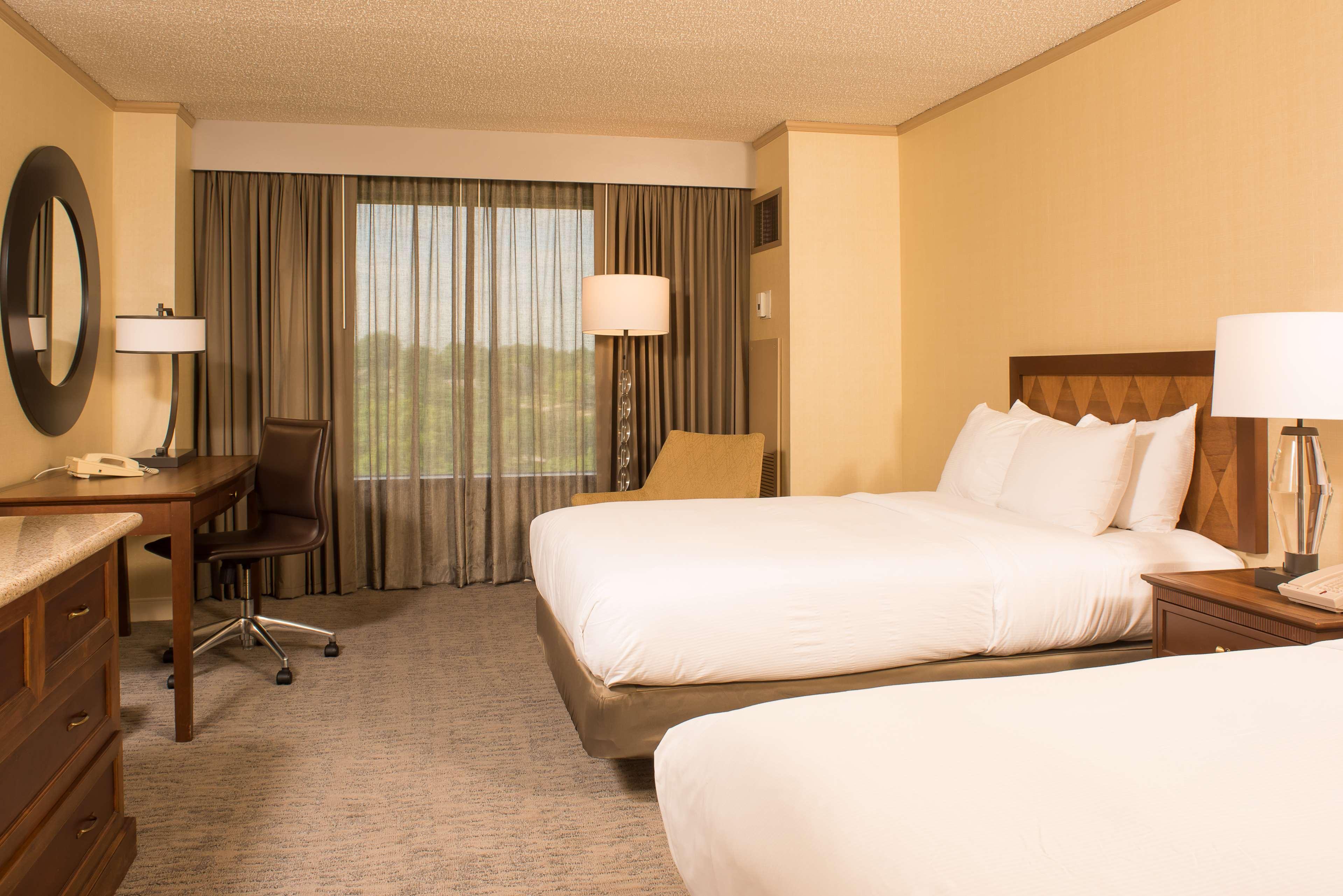 Doubletree By Hilton Tulsa At Warren Place Exterior foto