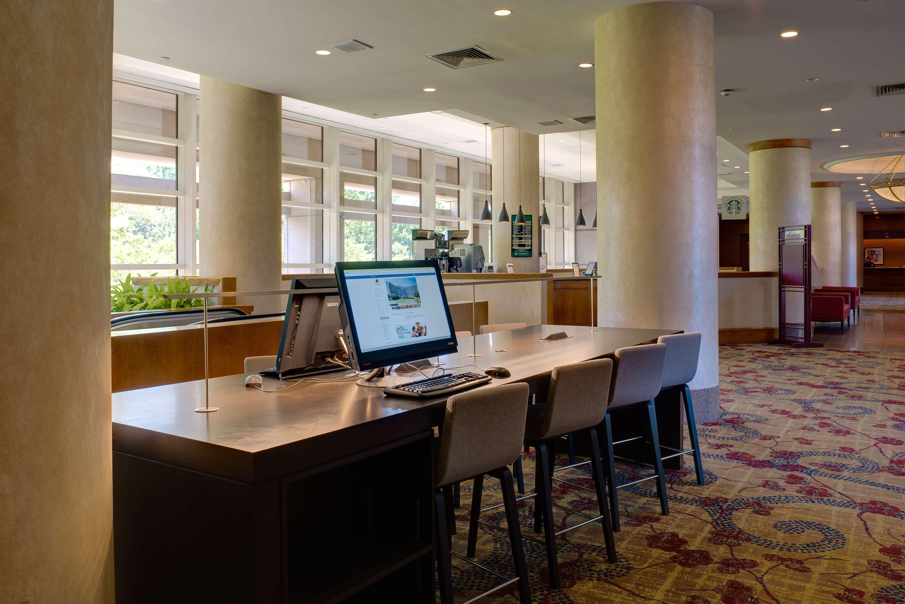 Doubletree By Hilton Tulsa At Warren Place Exterior foto