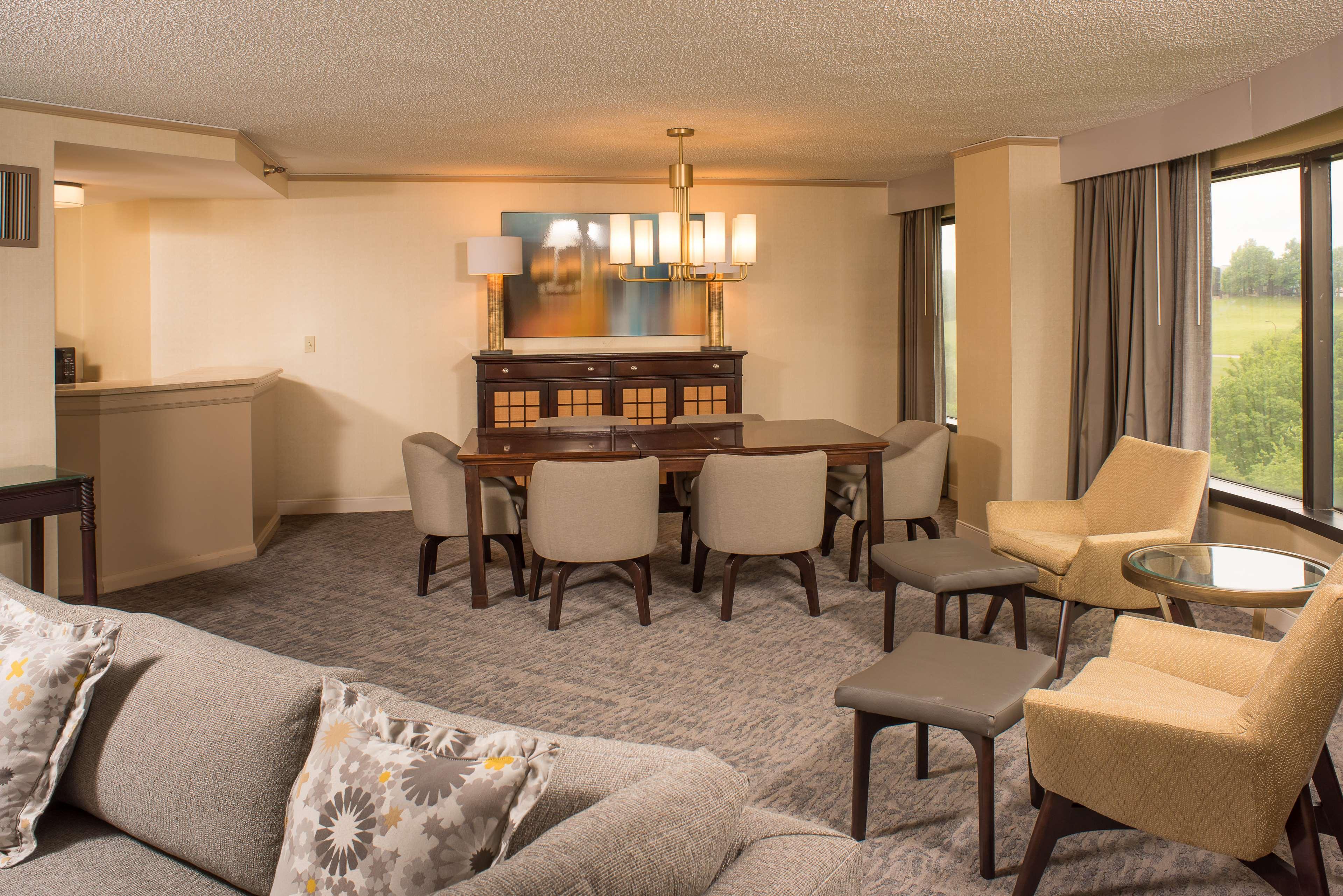 Doubletree By Hilton Tulsa At Warren Place Exterior foto