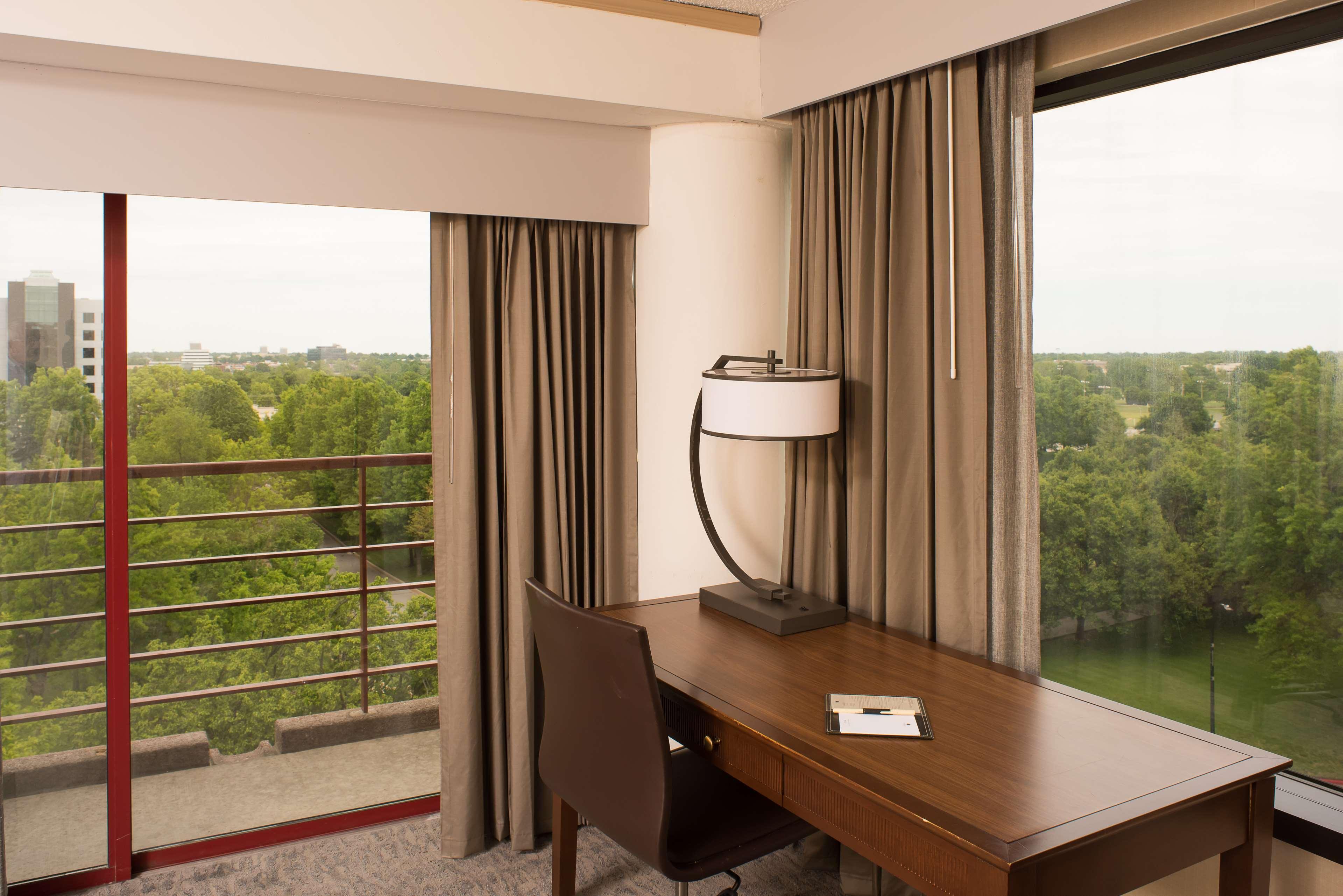 Doubletree By Hilton Tulsa At Warren Place Exterior foto
