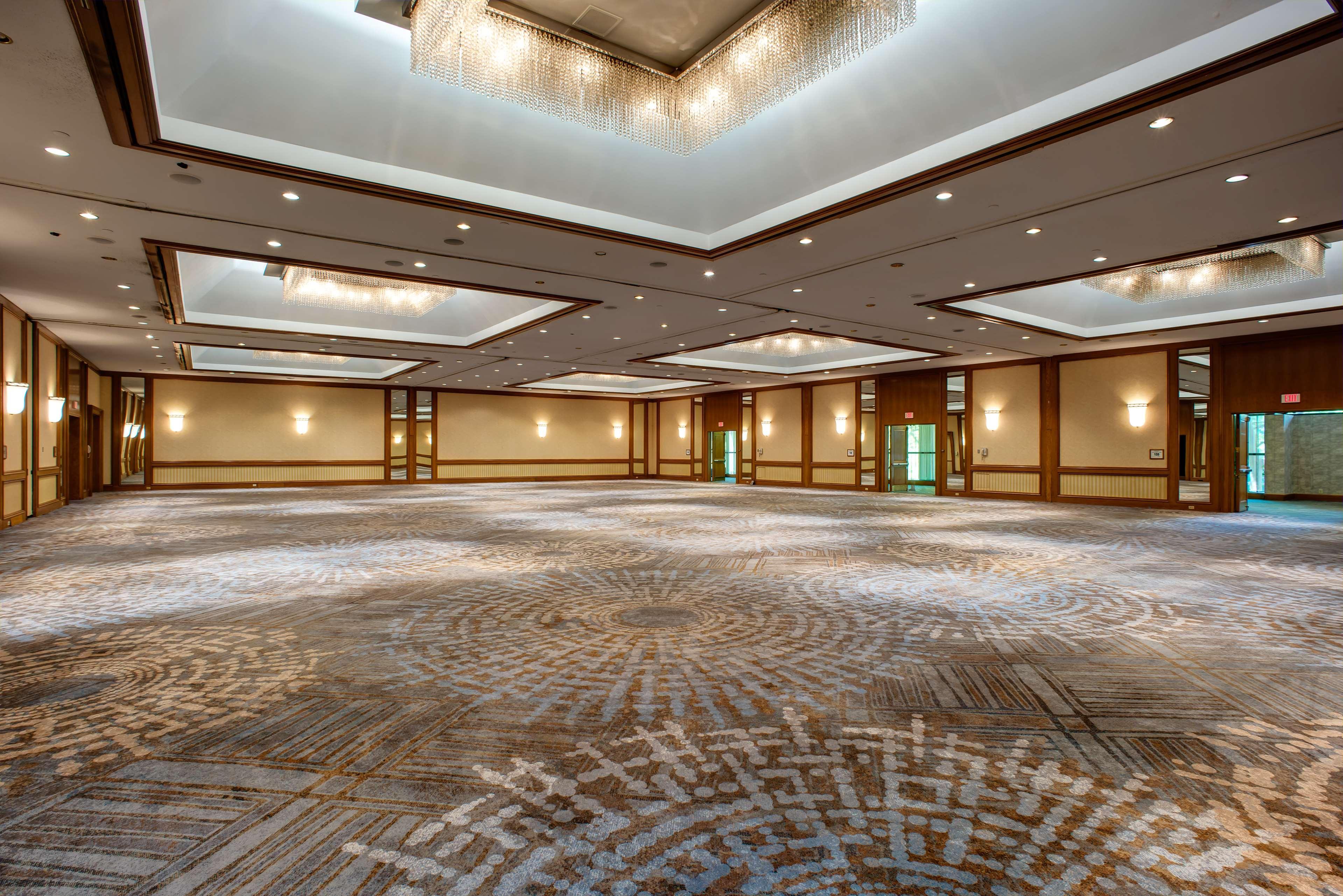 Doubletree By Hilton Tulsa At Warren Place Exterior foto