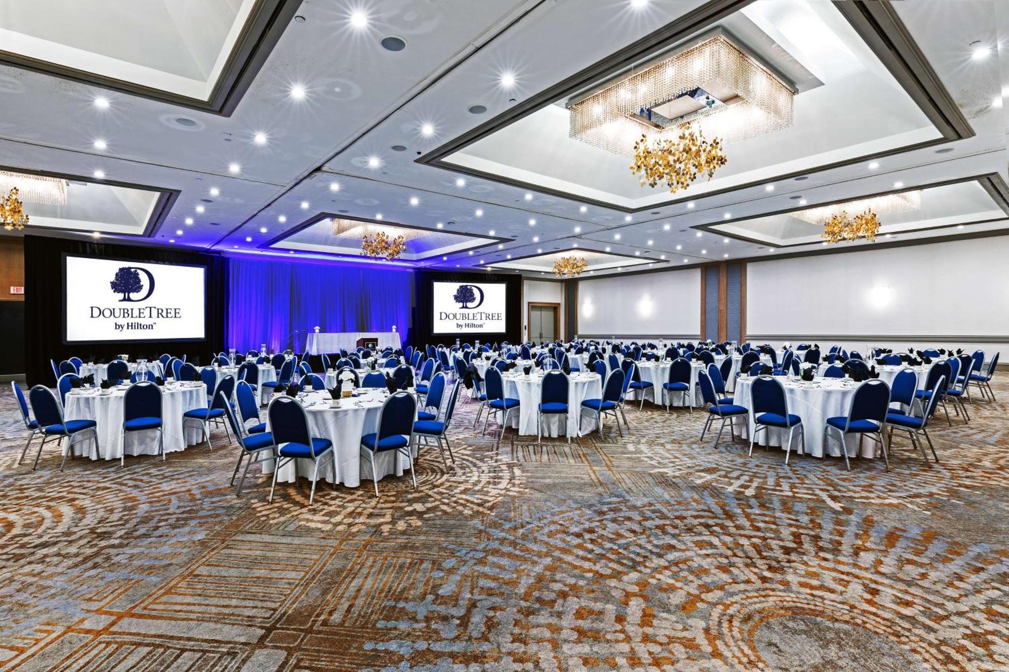 Doubletree By Hilton Tulsa At Warren Place Exterior foto
