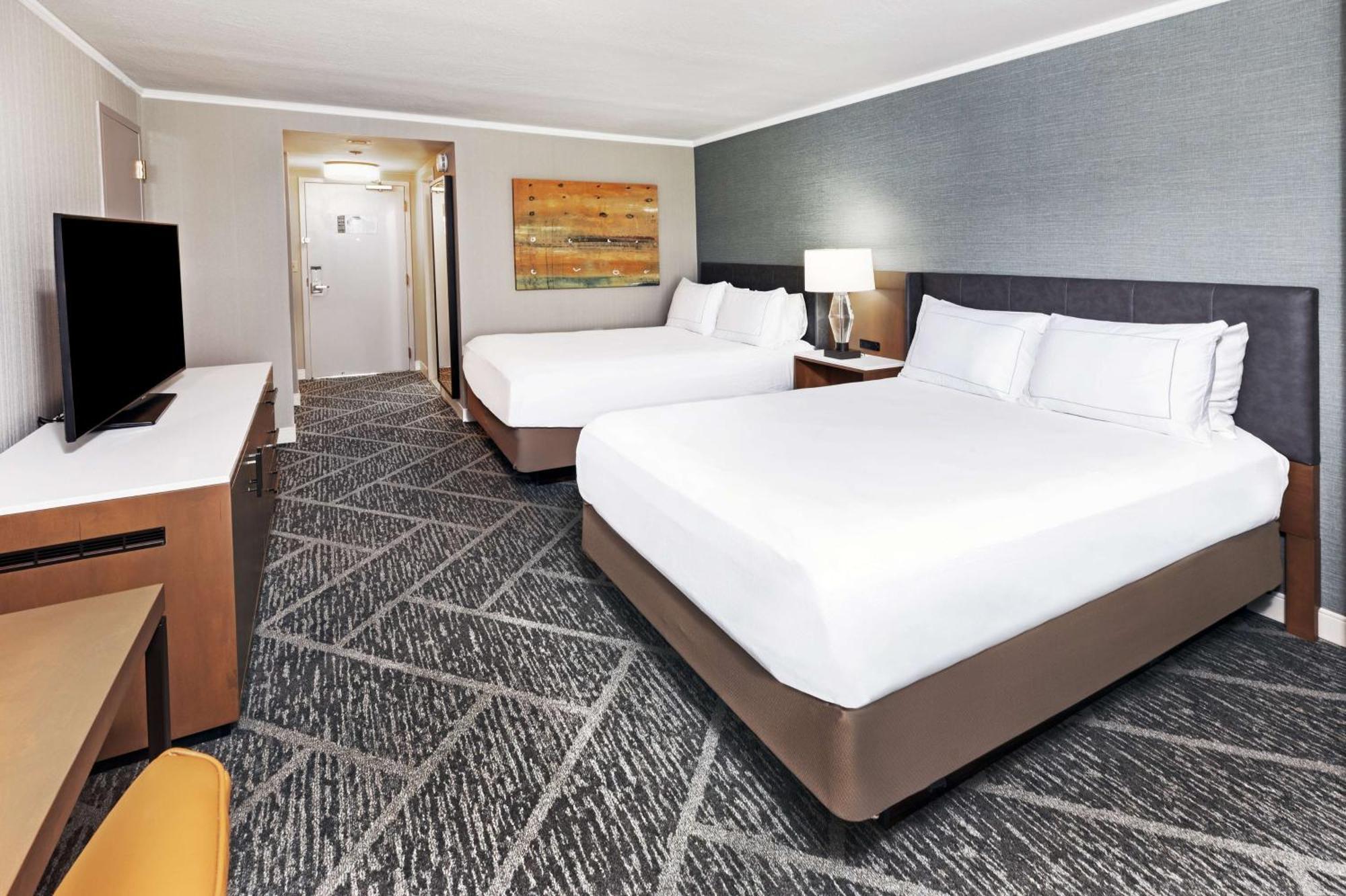 Doubletree By Hilton Tulsa At Warren Place Exterior foto