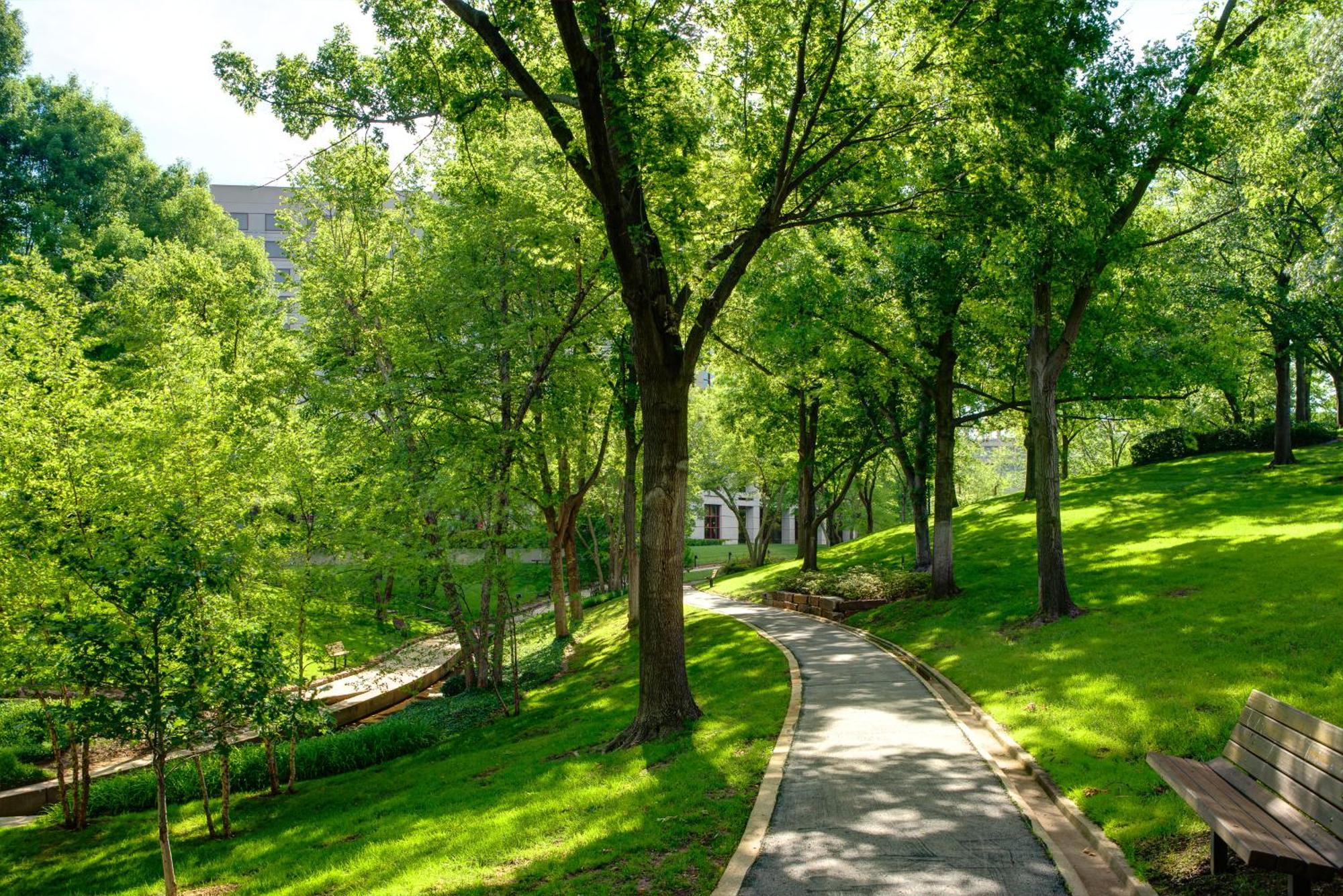 Doubletree By Hilton Tulsa At Warren Place Exterior foto